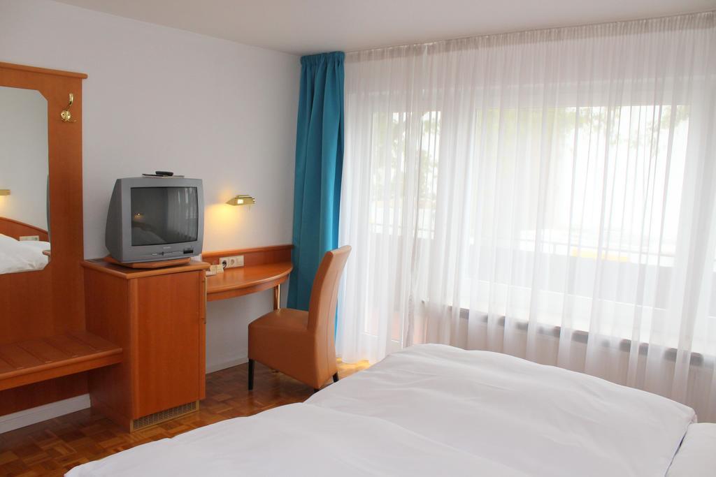 Hotel Sonne Лайнфельден-Эхтердинген Номер фото