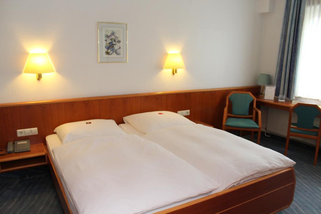 Hotel Sonne Лайнфельден-Эхтердинген Экстерьер фото
